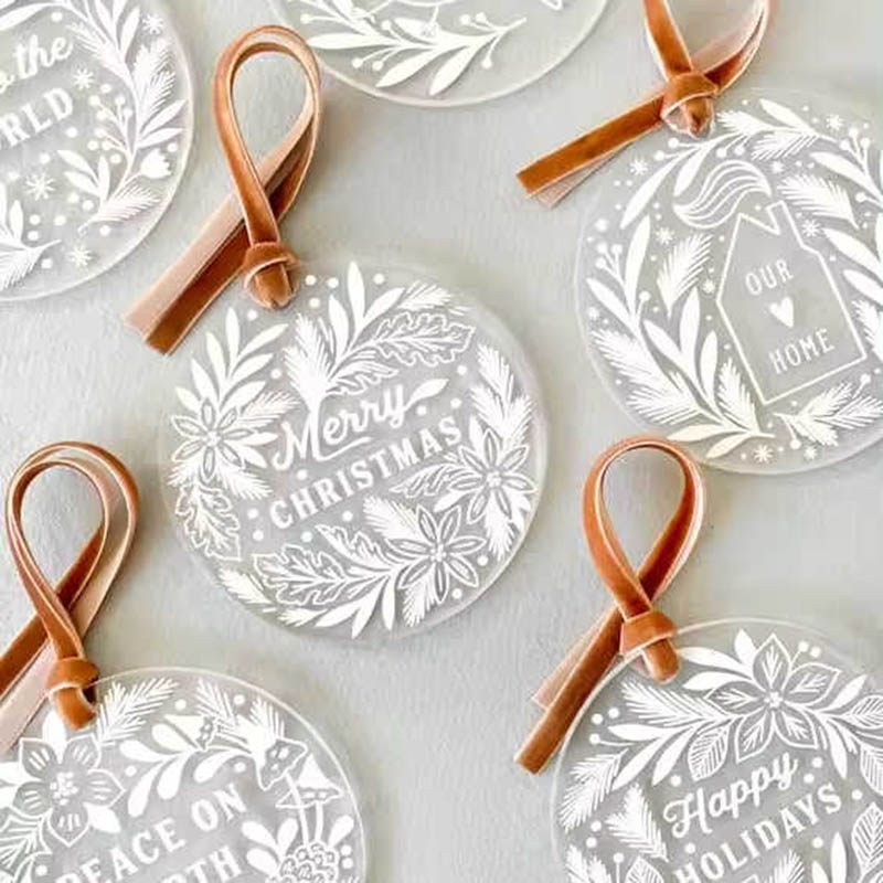 Hanging ornaments molding