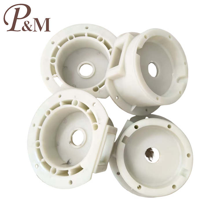 Moulage de bouchons et fermetures en plastique