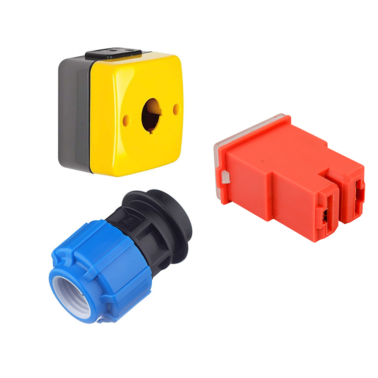 Moulage de connecteur en plastique