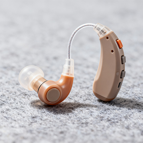 Moulage d'aide auditive par injection plastique