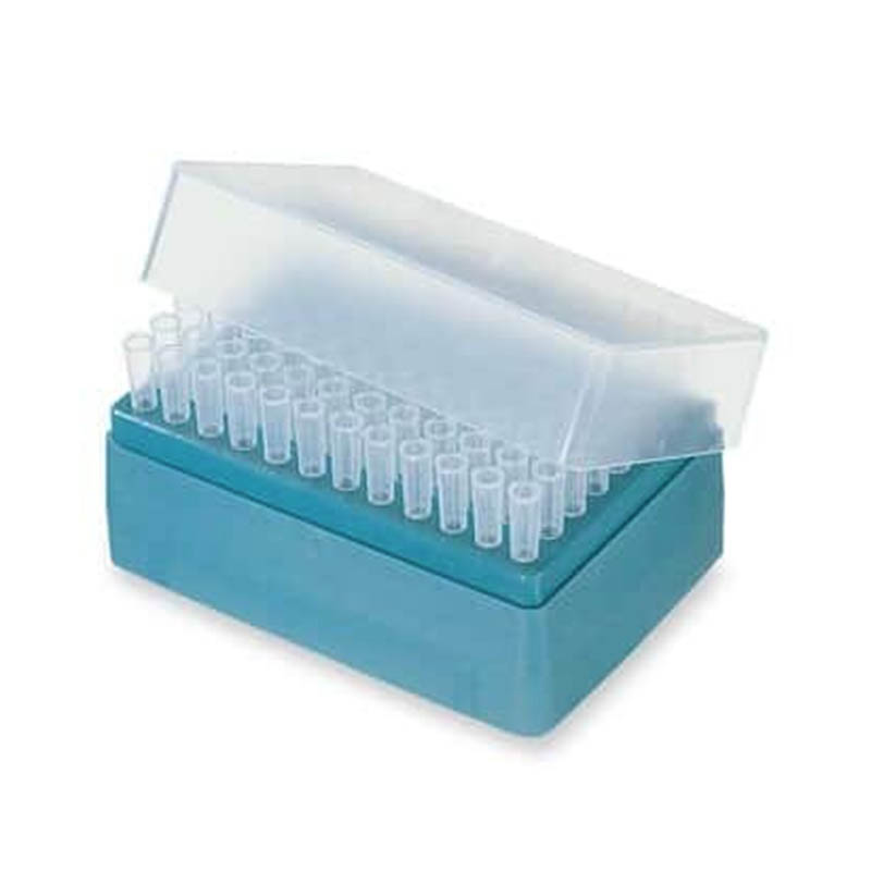 Moulage des pointes de pipette en plastique
